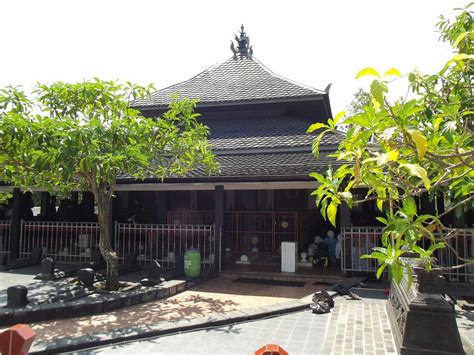  Ziarat Makam Wali Songo: Odkryj duchowe serce Indonezji w Zielonej Wyspie!